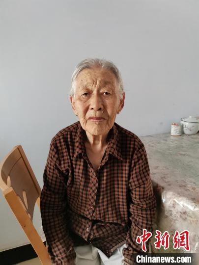 薩仁托婭拍攝的“草原母親”?！∷_仁托婭供圖