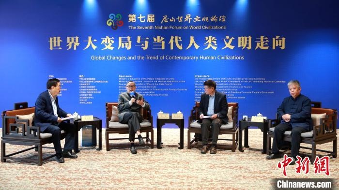 9月27日，第七屆尼山世界文明論壇首場(chǎng)高端對(duì)話舉行?！×籂?攝