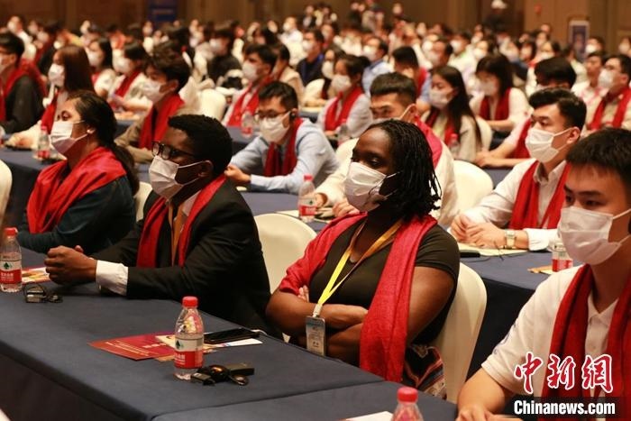 第十六屆“聯(lián)合國教科文組織孔子教育獎”9月27日晚在山東曲阜揭曉。梁犇 攝