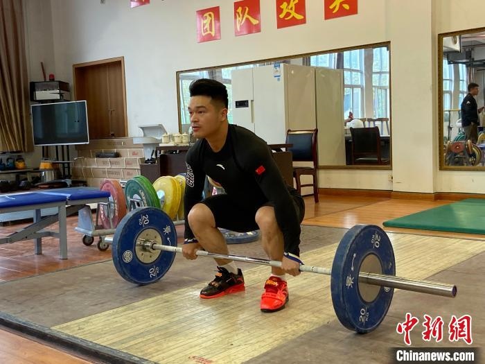 石智勇訓練場景?！×植?攝