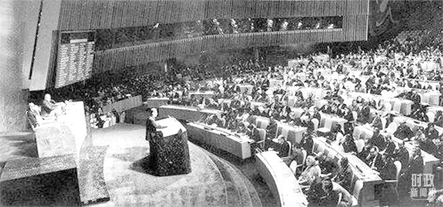 △1971年10月25日，第26屆聯(lián)合國(guó)大會(huì)現(xiàn)場(chǎng)。(資料圖)