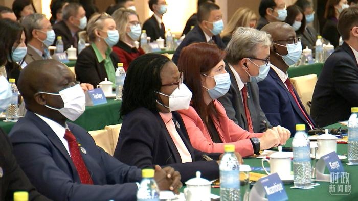 △紀(jì)念會(huì)議分會(huì)場(chǎng)的與會(huì)嘉賓。(總臺(tái)央視記者楊立峰拍攝)