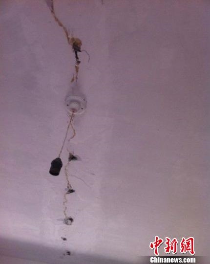 資料圖：房頂開裂。