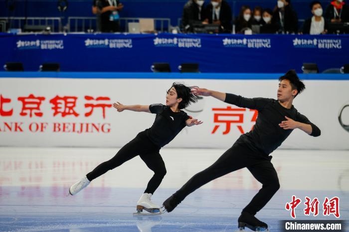 圖為隋文靜、韓聰在測試賽期間進行官方訓練 王洋 攝