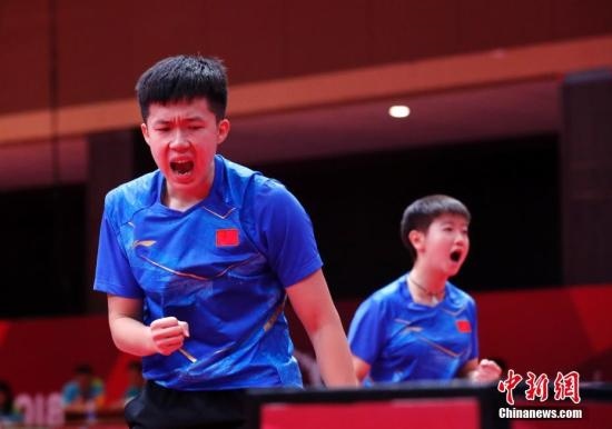 資料圖：雅加達(dá)亞運(yùn)會(huì)，王楚欽/孫穎莎奪得混雙冠軍。 <a target='_blank' href='/'>中新社</a>記者 劉關(guān)關(guān) 攝