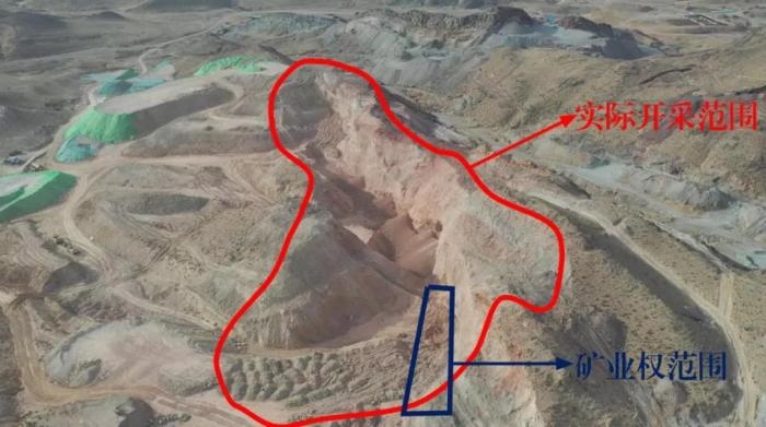 2021年12月11日，督察組使用無人機(jī)拍攝，銅鐵溝礦礦業(yè)權(quán)面積僅6.9畝，越界開采達(dá)182畝，超出26.4倍；實(shí)際開采深度達(dá)35米，遠(yuǎn)超采礦許可證允許開采深度要求
