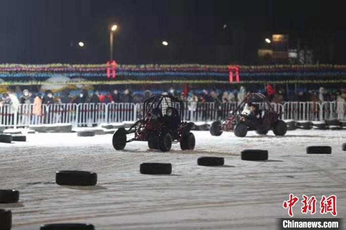 來吧，一起體驗雪地越野車的刺激吧?！∮诤Ｑ?攝