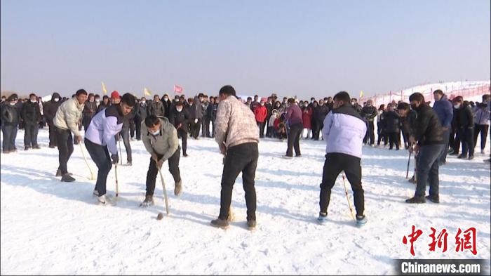 帕普孜球場(chǎng)，激烈角逐?！“统h融媒體中心供圖
