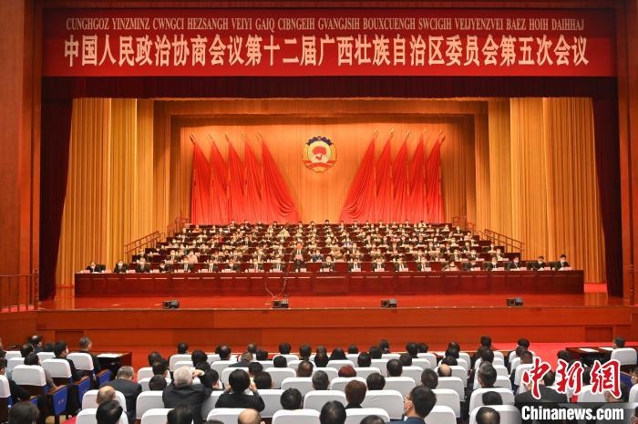 圖為大會閉幕?！∮峋?攝