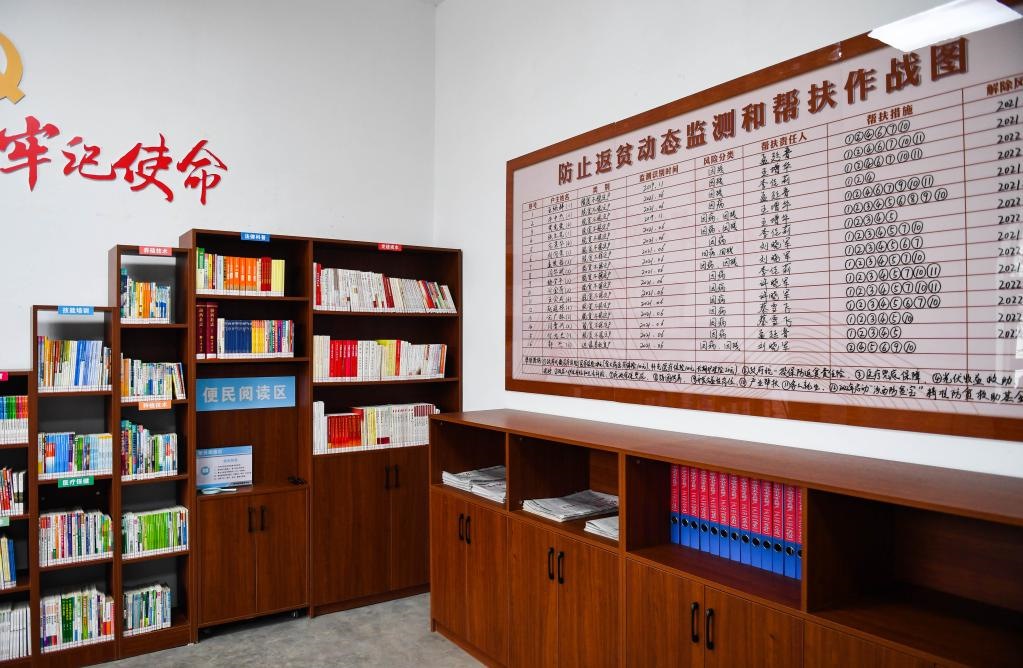 1月27日，段村村委會(huì)內(nèi)的防止返貧動(dòng)態(tài)監(jiān)測和幫扶作戰(zhàn)圖。新華社記者 柴婷 攝