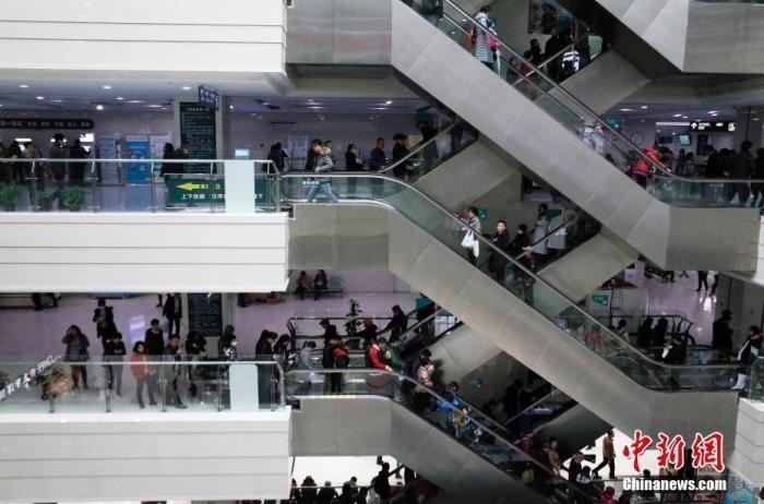 資料圖：某醫(yī)院門(mén)診樓。 <a target='_blank' href='/'>中新社</a>記者 殷立勤 攝
