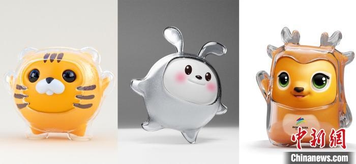 設(shè)計(jì)團(tuán)隊(duì)曾嘗試在冰殼之下更換成老虎、兔子或麋鹿等形象。(資料圖) 劉平云供圖
