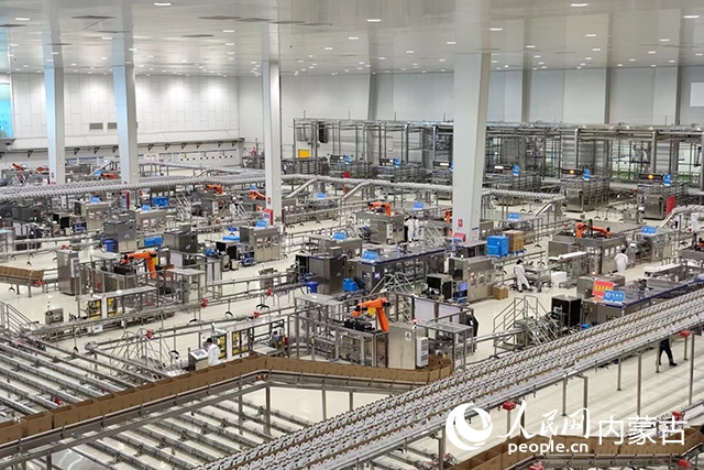 伊利健康谷液態(tài)奶生產基地。人民網(wǎng)記者 趙夢月攝