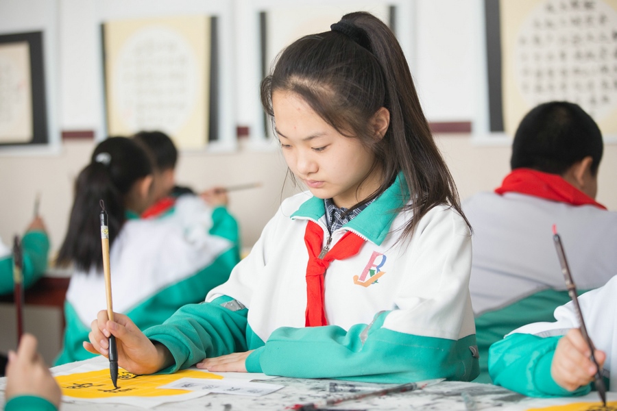 北重一小，學生正在書寫毛筆字 (2).jpg