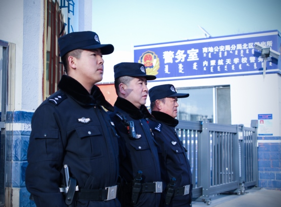 站好“護學崗”，守護“成長路”——南地公安持續(xù)開展護學行動214.png