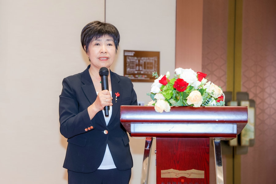 1716970479125859.jpg 中國乳制品工業(yè)協(xié)會常務(wù)副理事長兼秘書長劉美菊致辭.jpg