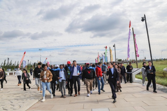 1727085385992614.png 北京大學(xué)“東方獎(jiǎng)學(xué)金”學(xué)員參訪團(tuán)訪問內(nèi)蒙古(第一天)(1)114.png