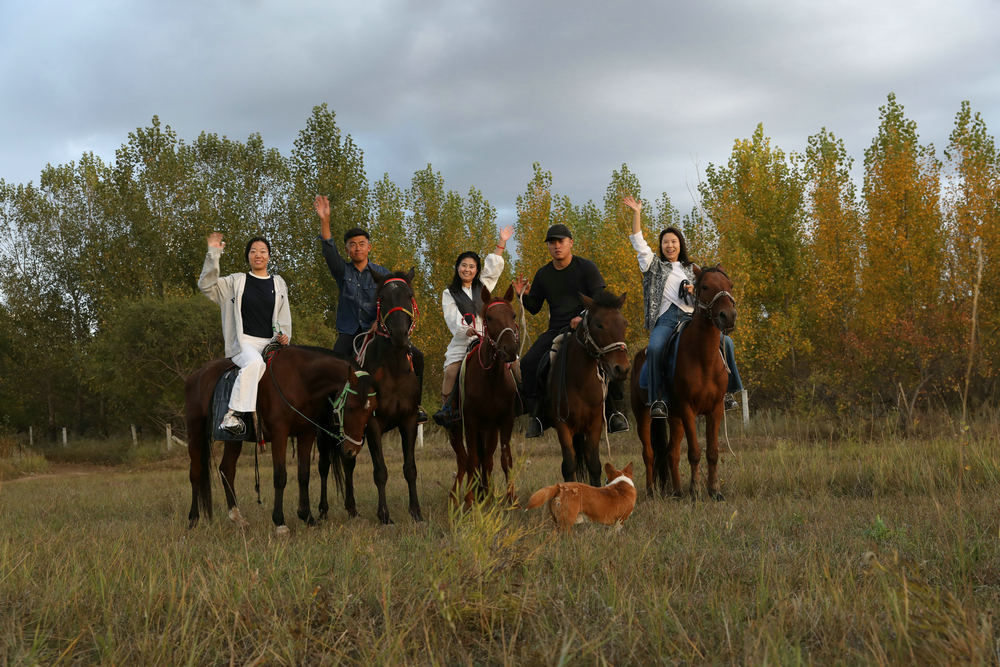 1758817129329537.jpg 7O5A7946.jpg