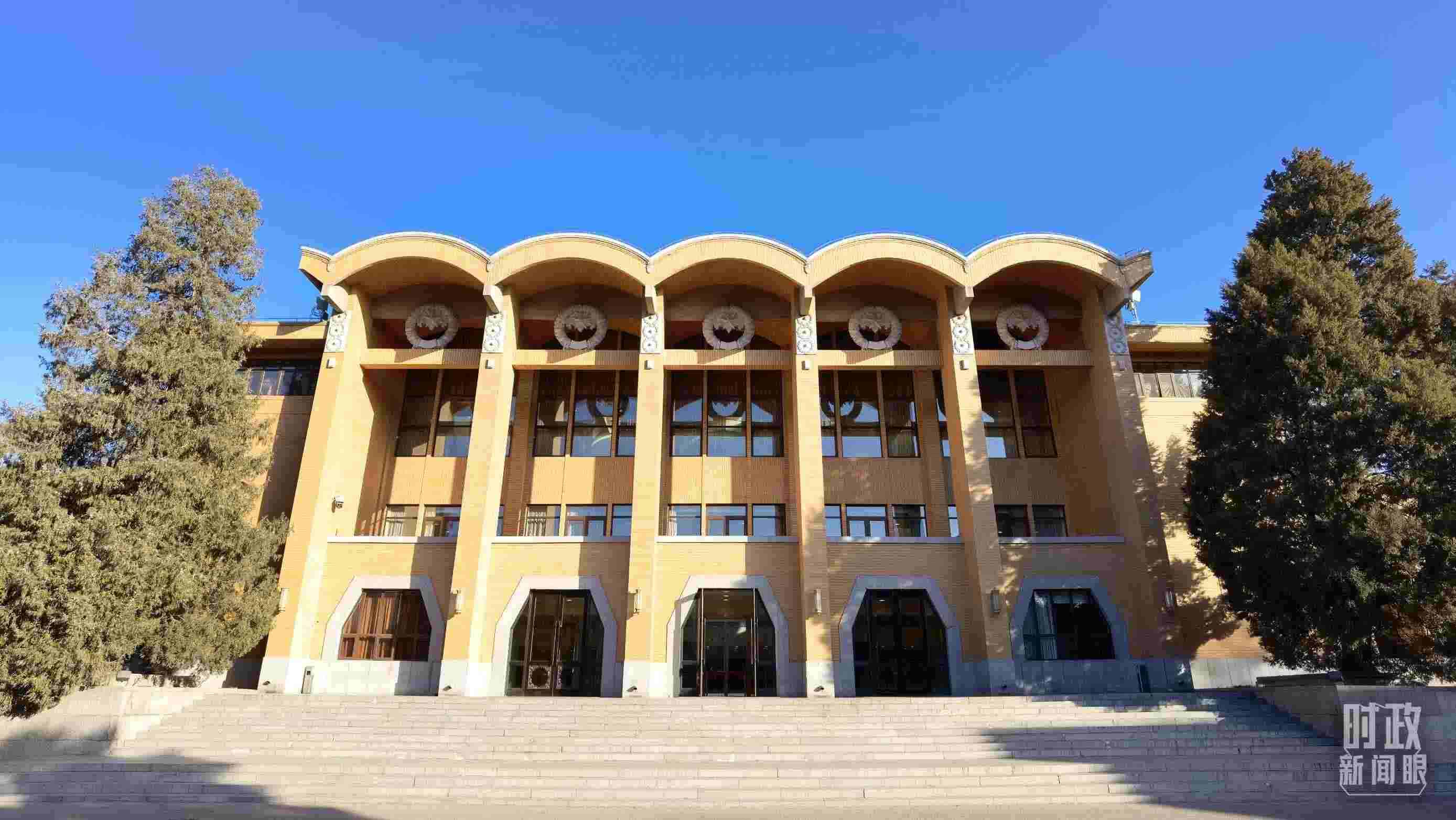 △2023年3月1日，中央黨校建校90周年慶祝大會(huì)在這里舉行。（總臺(tái)央視記者石丞拍攝）