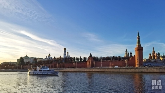 △坐落在莫斯科河畔的克里姆林宮。（總臺(tái)央視記者郭鴻拍攝）