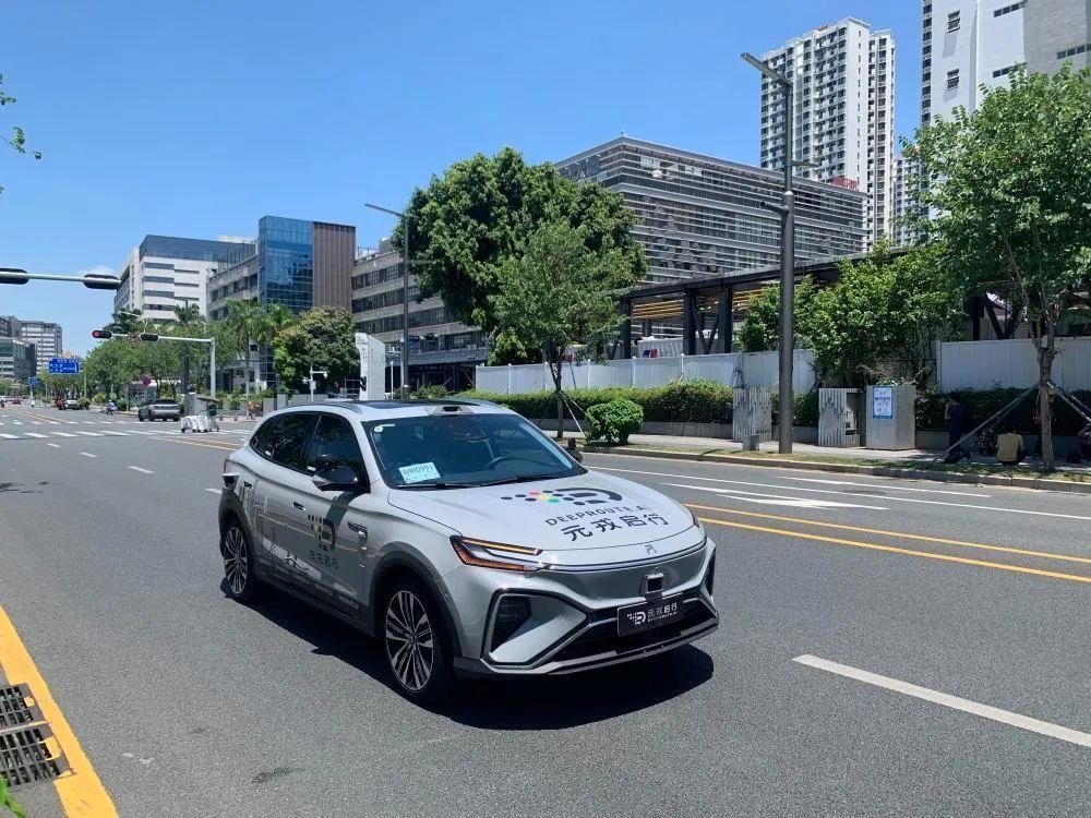 △自動(dòng)駕駛汽車在河套深港科技創(chuàng)新合作區(qū)開(kāi)展道路測(cè)試。