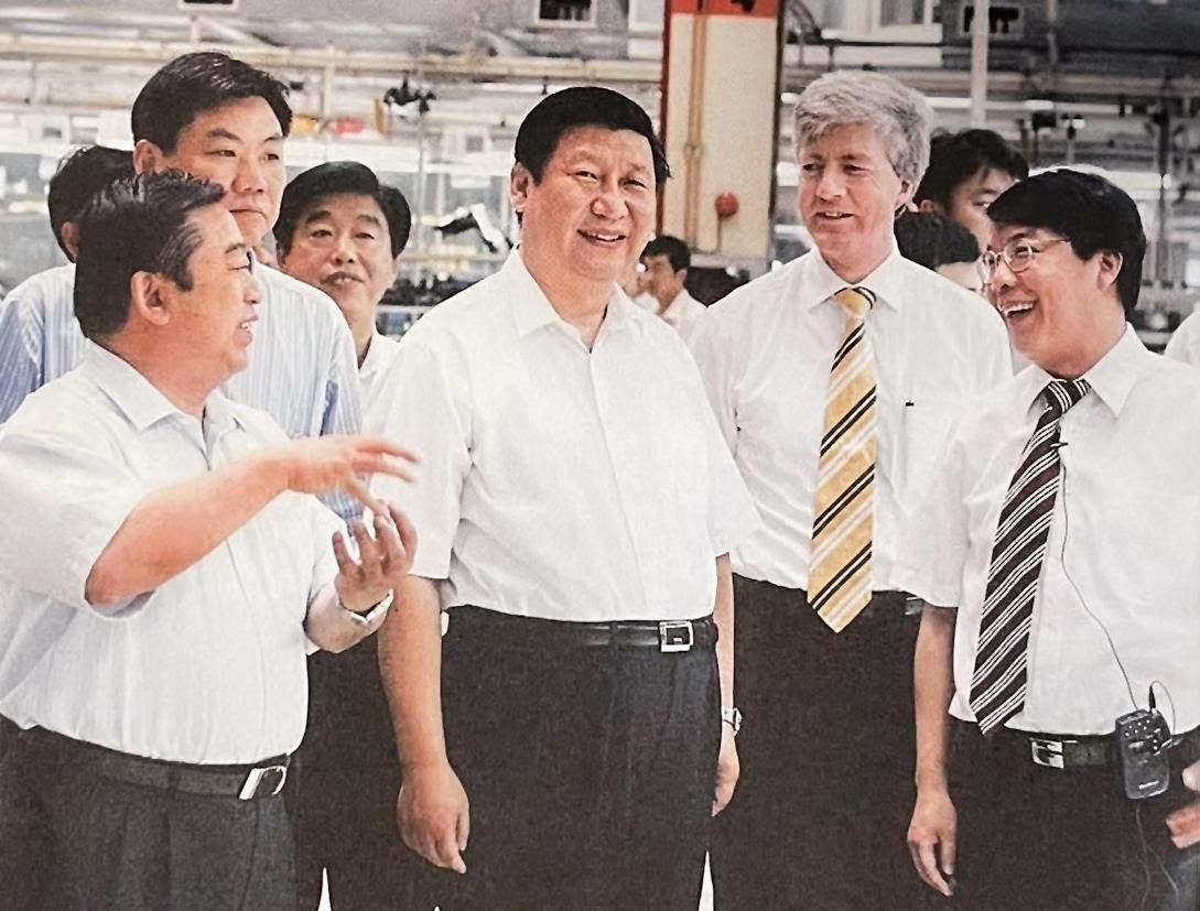2007年7月，習近平調研上海大眾汽車有限公司。