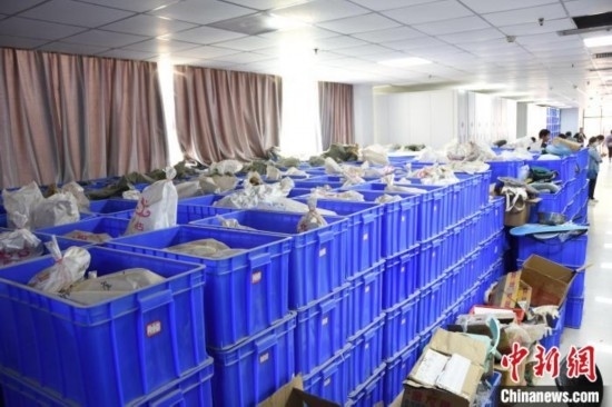 圖為待清理的骨骼標(biāo)本。王宇 攝