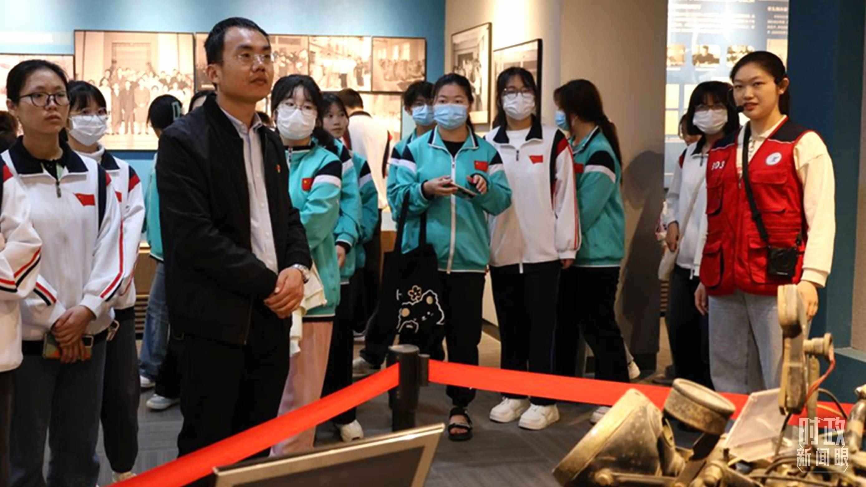 △西安高校師生參觀交大西遷博物館。（資料圖）