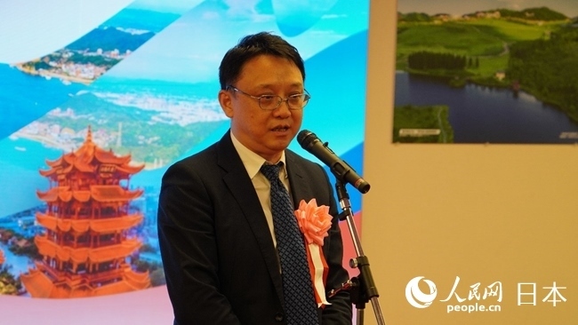 （圖片說明：東京中國文化中心主任羅玉泉致辭。人民網(wǎng)滕雪 攝）