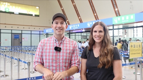 6月13日，來自美國的德拉古（Dragoo）夫婦將首次乘坐中老鐵路國際旅客列車從中國出境。李揚(yáng) 攝