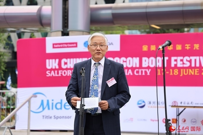 曼徹斯特新華聯(lián)誼會(huì)會(huì)長(zhǎng)楊漢新在活動(dòng)上發(fā)言。人民網(wǎng)記者 邢雪攝