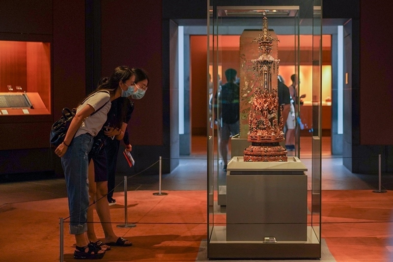 2020年7月24日，觀眾在蘇州博物館內(nèi)參觀。