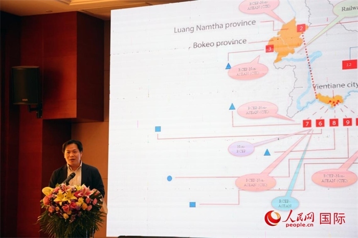 老撾計劃與投資部發(fā)展研究院院長史提羅斯·拉斯福尼在活動現(xiàn)場發(fā)言。人民網(wǎng)記者楊一攝