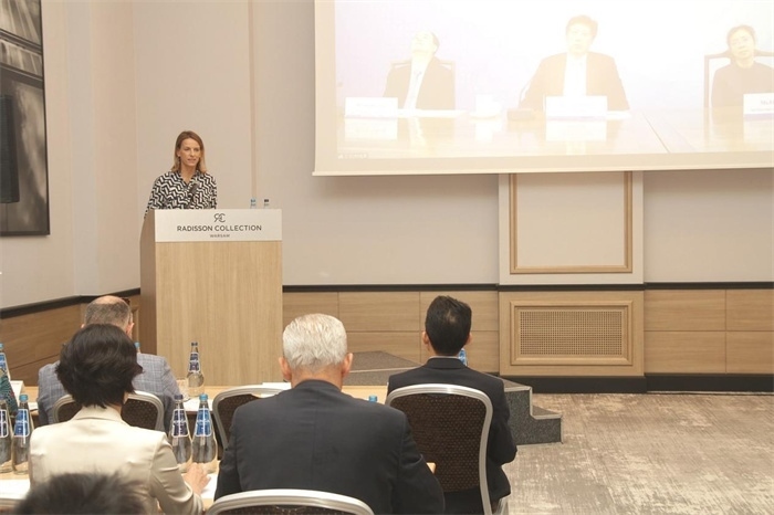 波蘭國家商會(huì)副主席卡羅麗娜致辭。