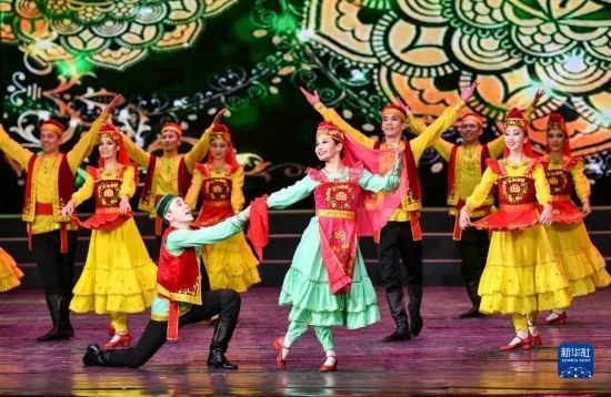 7月21日，哈薩克斯坦薩爾塔納國(guó)家舞蹈團(tuán)的演員在演出。