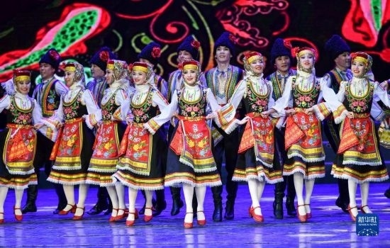 7月21日，哈薩克斯坦薩爾塔納國(guó)家舞蹈團(tuán)的演員在演出。