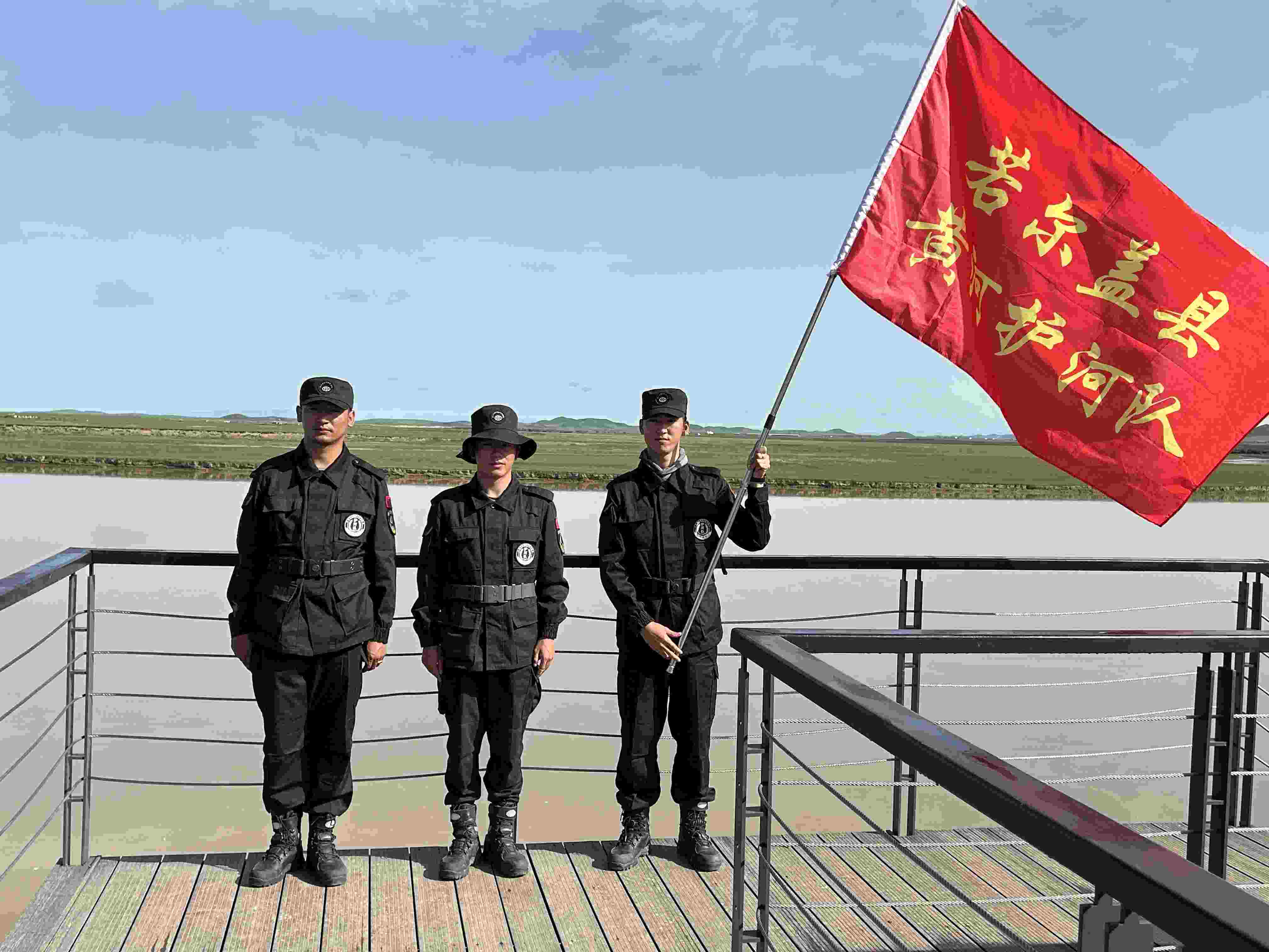 若爾蓋縣黃河護(hù)河隊(duì)。人民網(wǎng) 周靜圓攝