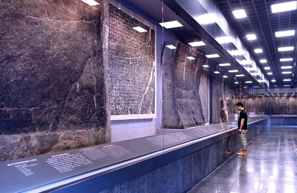 近日拍攝的陜西省漢中市博物館“石門十三品”陳列室。新華社記者 劉瀟 攝