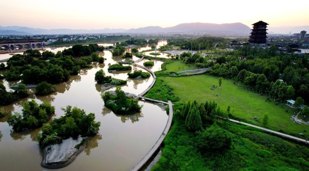 2022年5月16日拍攝的天漢濕地公園景色。新華社記者 邵瑞 攝