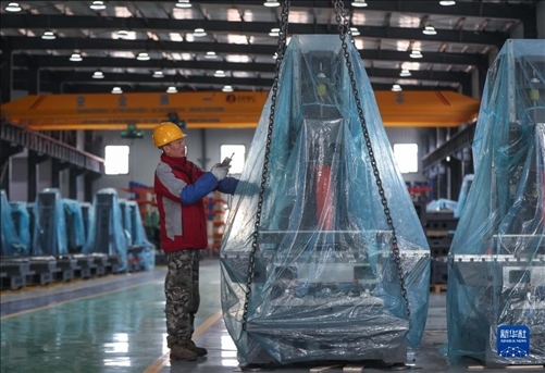 工人在阜新勁達(dá)精密機(jī)械有限公司生產(chǎn)車間工作。新華社記者龍雷攝