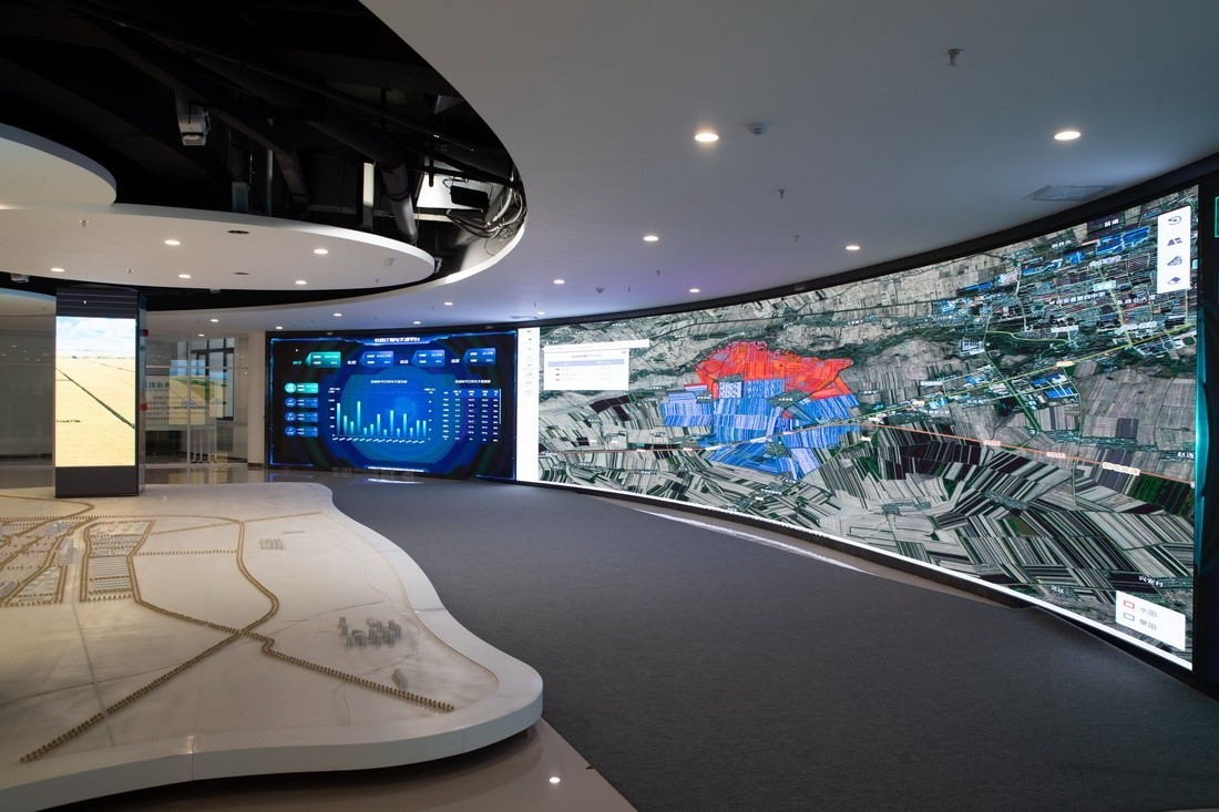 黑龍江省慶安縣數(shù)字農(nóng)業(yè)指揮中心平臺上展示的黑土地情況（4月26日攝）。新華社記者 張濤 攝