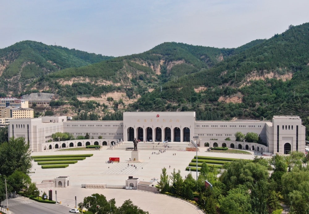 這是2023年6月27日拍攝的延安革命紀(jì)念館（無(wú)人機(jī)照片）。新華社記者 張博文 攝