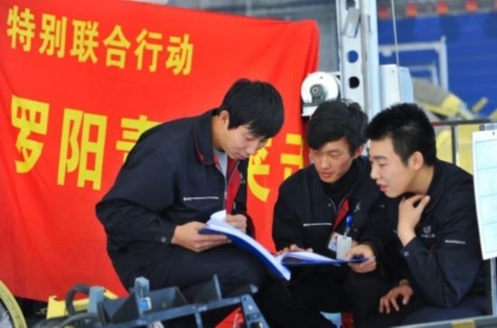 在工作中的“羅陽青年突擊隊”隊員。航空工業(yè)沈飛供圖
