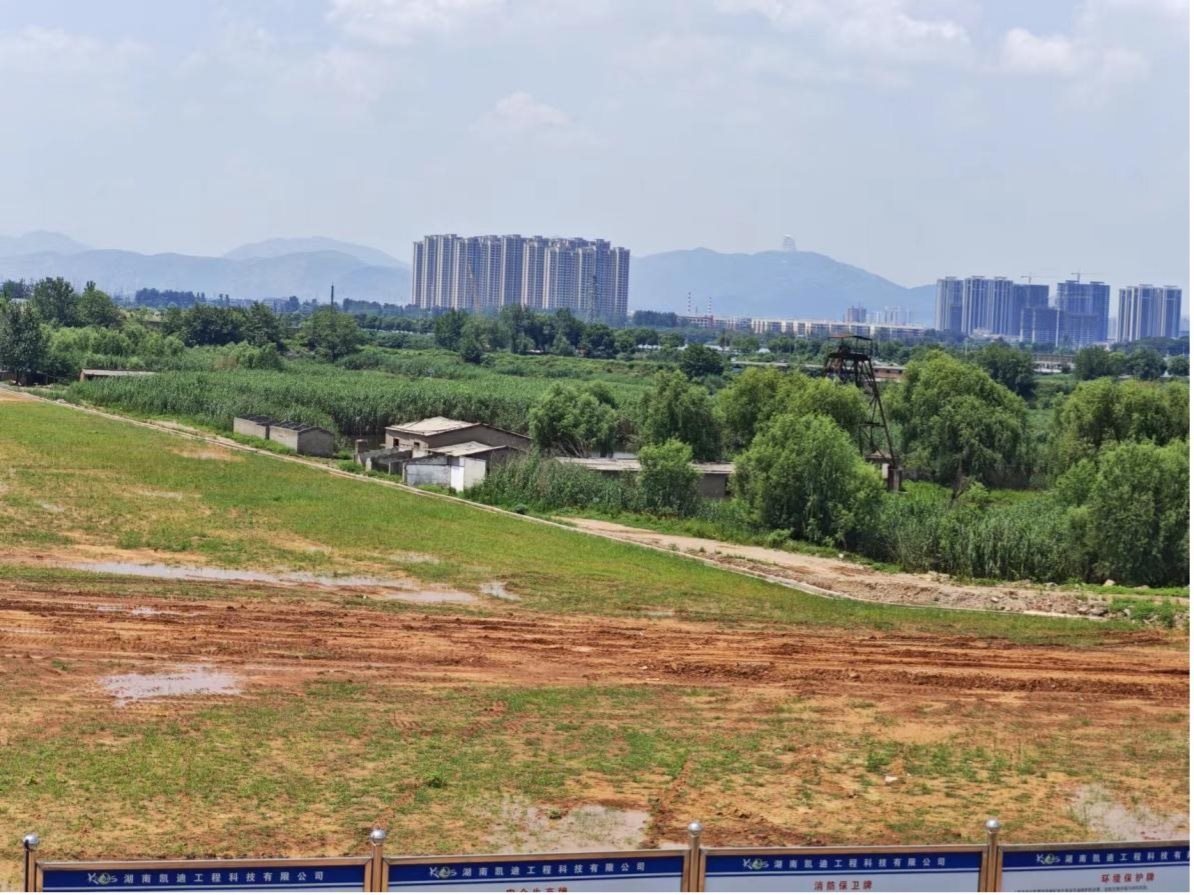 完全淹沒(méi)區(qū)（左）和部分淹沒(méi)區(qū)（右）分界。 人民網(wǎng)記者 黃鈺攝