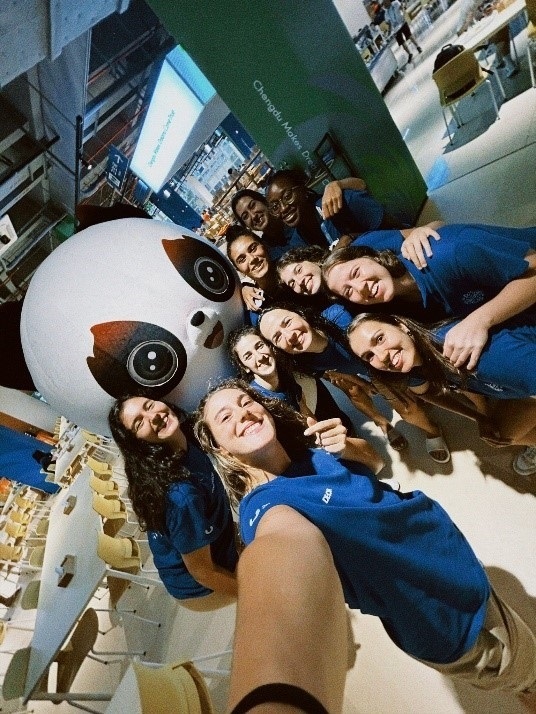 葡萄牙女籃隊員在成都大運村自拍。 受訪者供圖