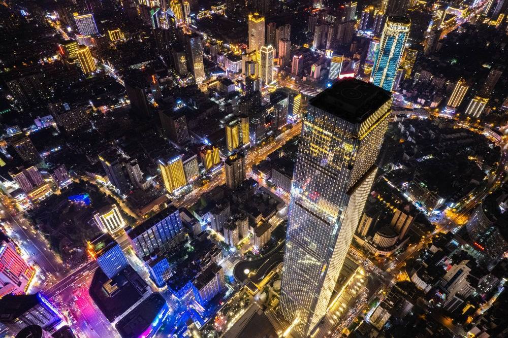 這是6月7日夜間拍攝的長沙城區(qū)景色（無人機(jī)照片）。新華社記者 陳思汗 攝