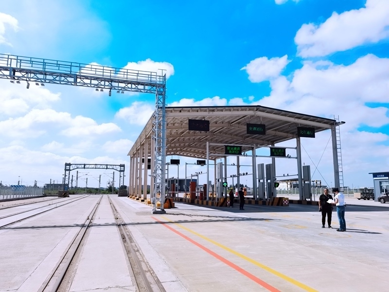 中歐班列（沈陽）集結(jié)中心貨運通道。人民網(wǎng)記者 栗翹楚攝