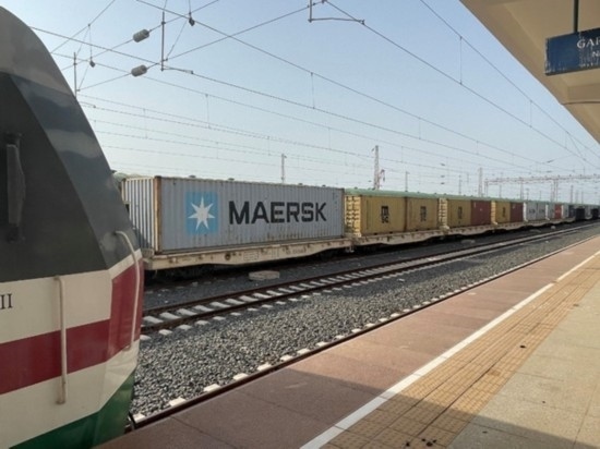 亞吉鐵路吉布提那噶德車站的貨運(yùn)車廂。人民網(wǎng)記者 趙艷紅攝