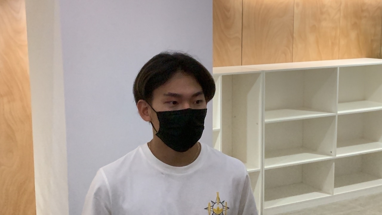 蘇翊鳴接受媒體采訪。荊政崳攝