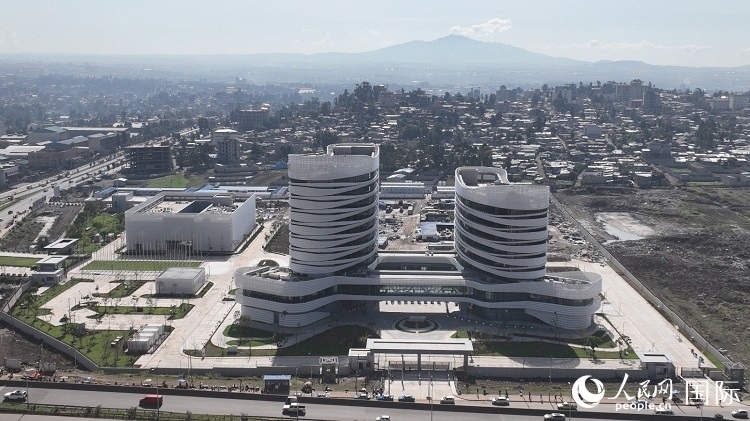 非洲疾病預(yù)防控制中心總部（一期）航拍。人民網(wǎng)記者 劉寧攝